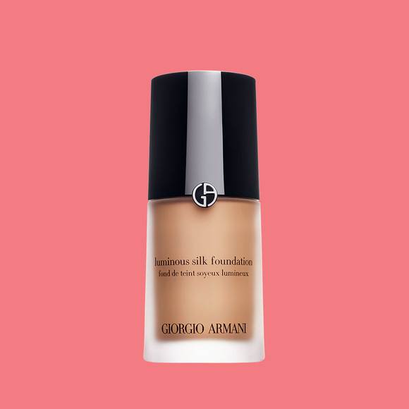 U kategoriji MAKE UP / Puder za lice po izboru čitateljica nagradu dobiva: Giorgio Armani Beauty Luminous Silk