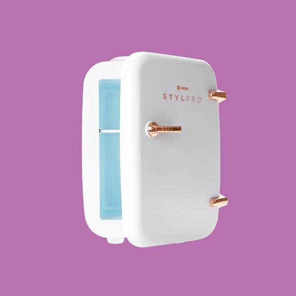 U kategoriji LJUBAV NA PRVI POGLED po izboru člana žirija dr. Tomice Bagatina, nagradu dobiva: stylPRO Beauty Fridge