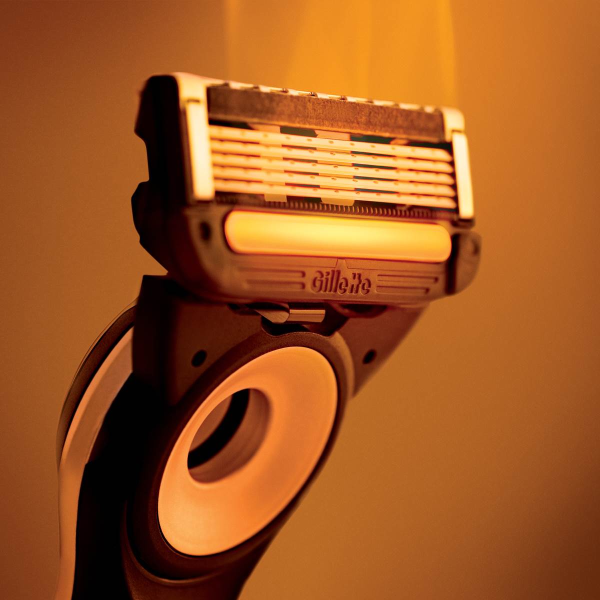 Gillette® predstavlja zagrijani brijač - prvi takve vrste na svijetu