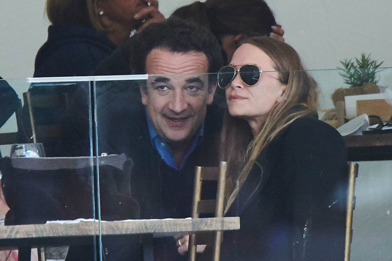 Zamislite da se kao Mary Kate Olsen, morate razvesti preko Zooma