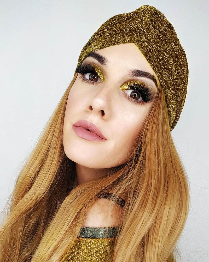 model Sara Schmidt