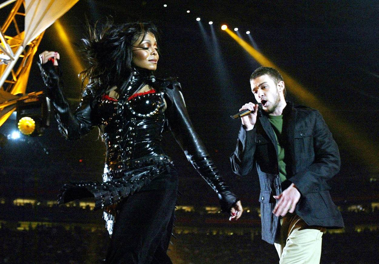 Janet Jackson i  Justin Timberlake nastupili su na poluvremenu Super Bowla 2004. godine
