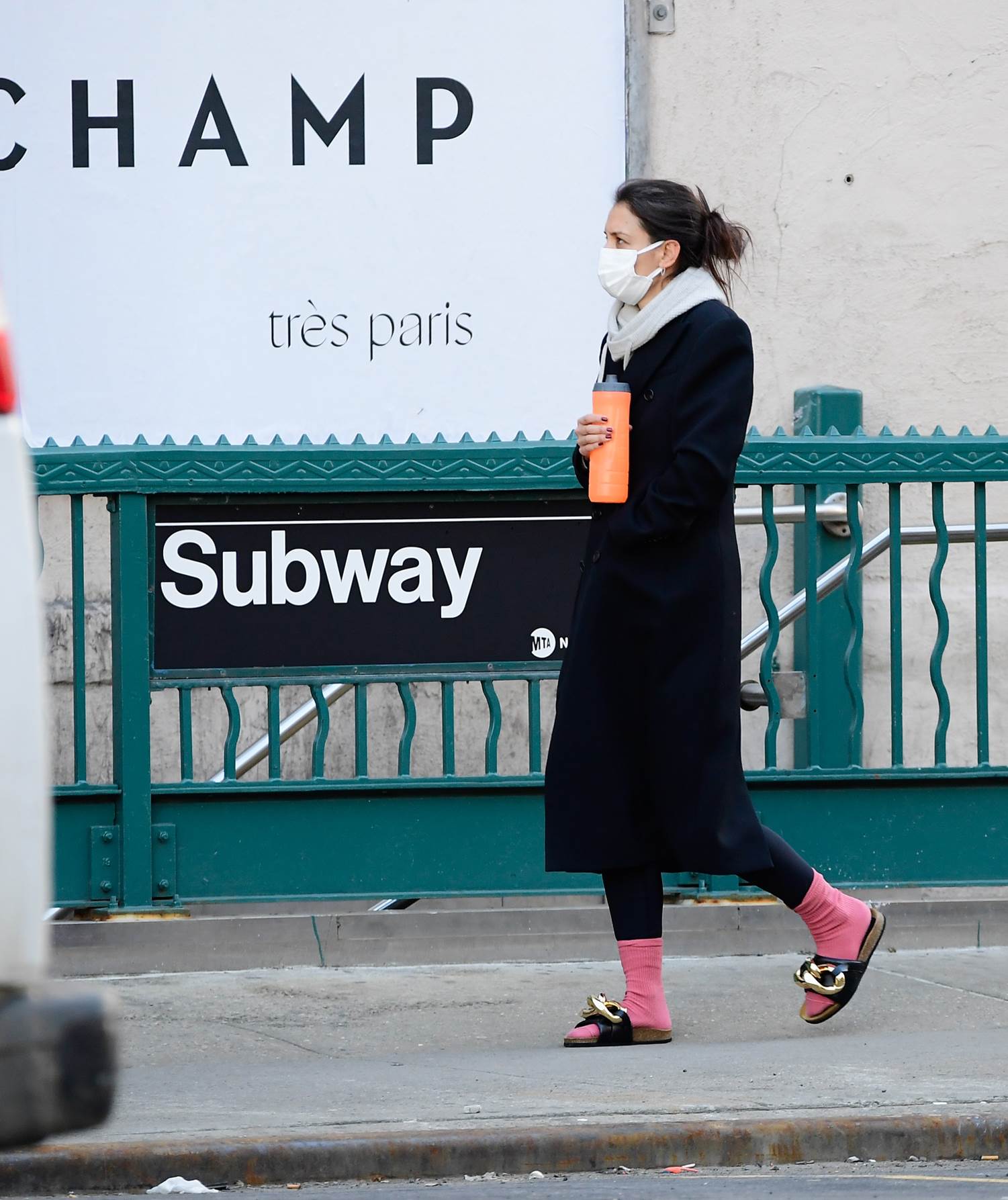 OBUĆA KATIE HOLMES IZAZVALA ZGRAŽANJE 'Odvratnije su od Crocsica'