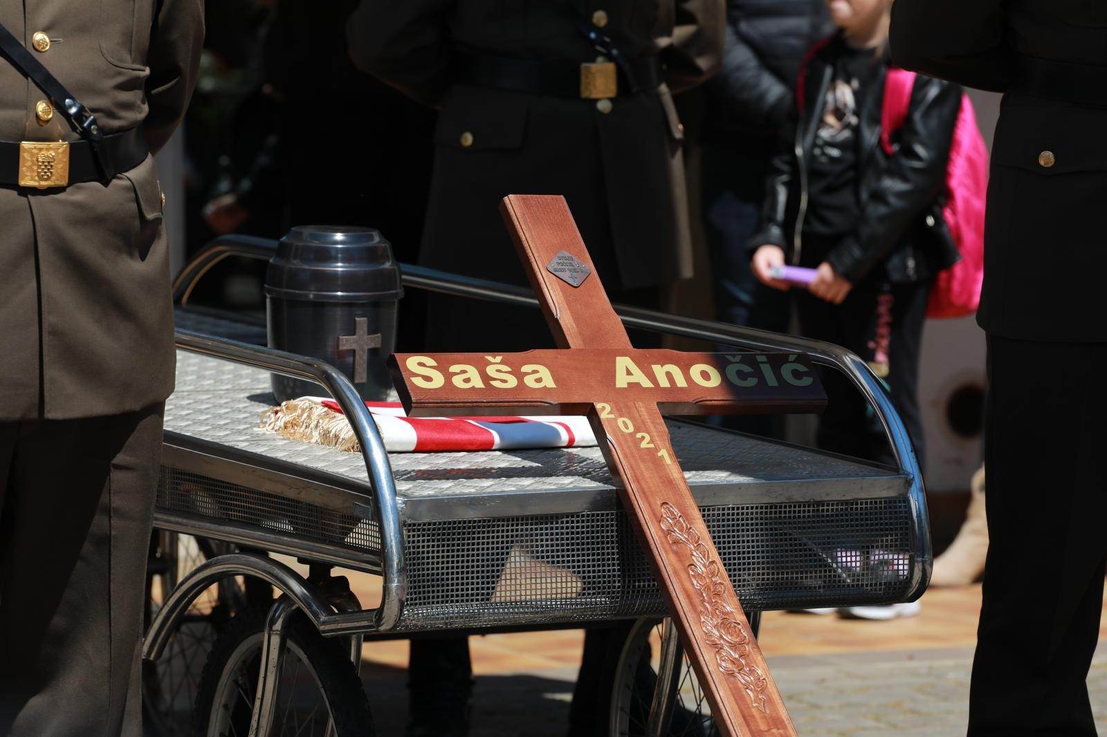 Sašu Anočića neutješne kolege i obitelj ispratili na posljednji počinak