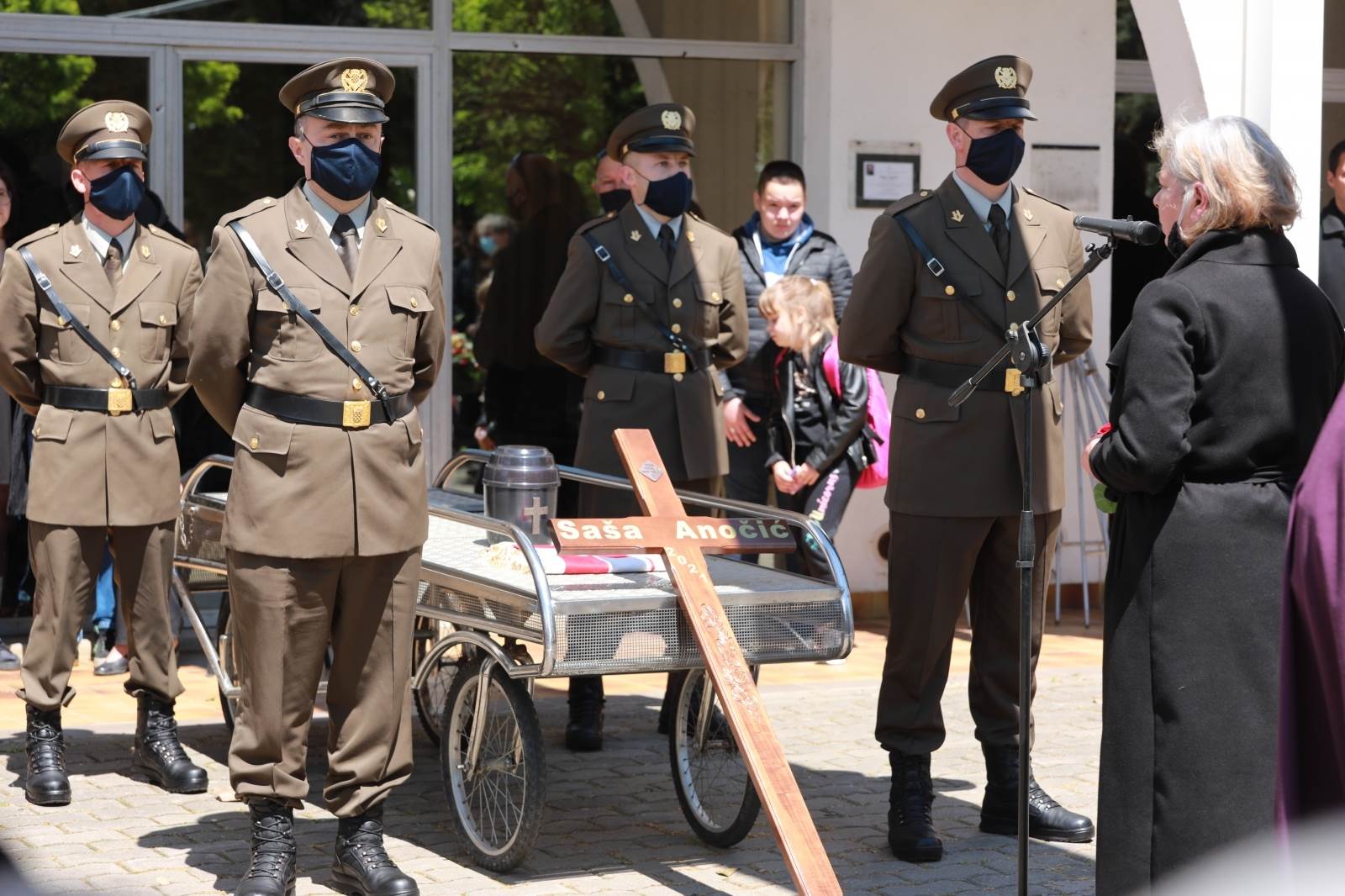 Sašu Anočića neutješne kolege i obitelj ispratili na posljednji počinak