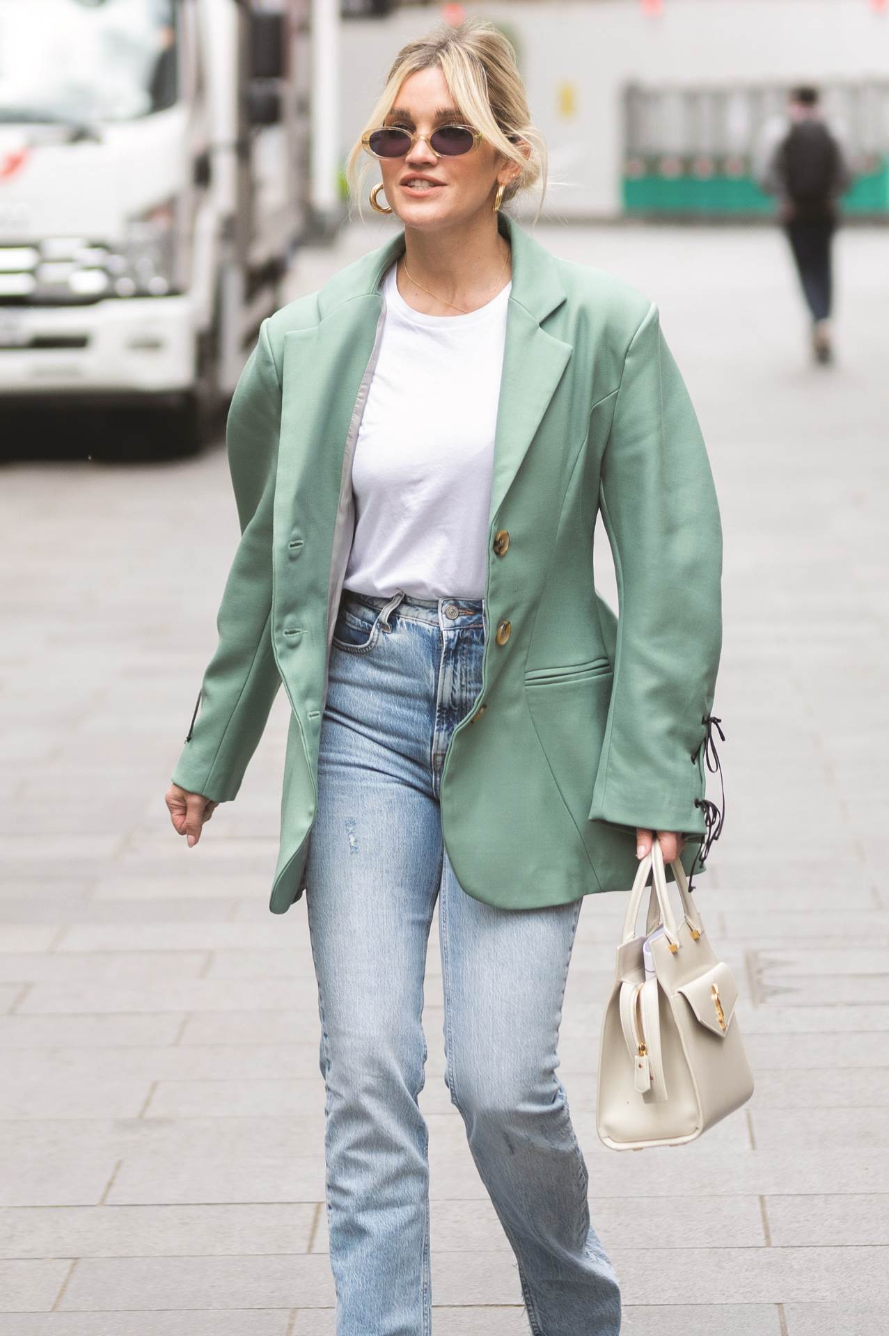 Ulična moda u fokusu: Suknje upečatljivih printova i boje, boje, boje...