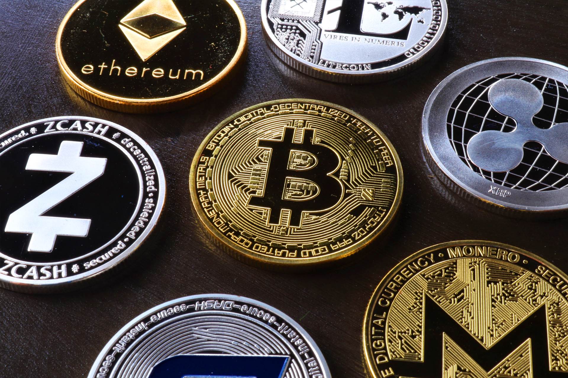 Besplatno i brzo do naplate kriptovalutama uz DWIZARDS i Electrocoin