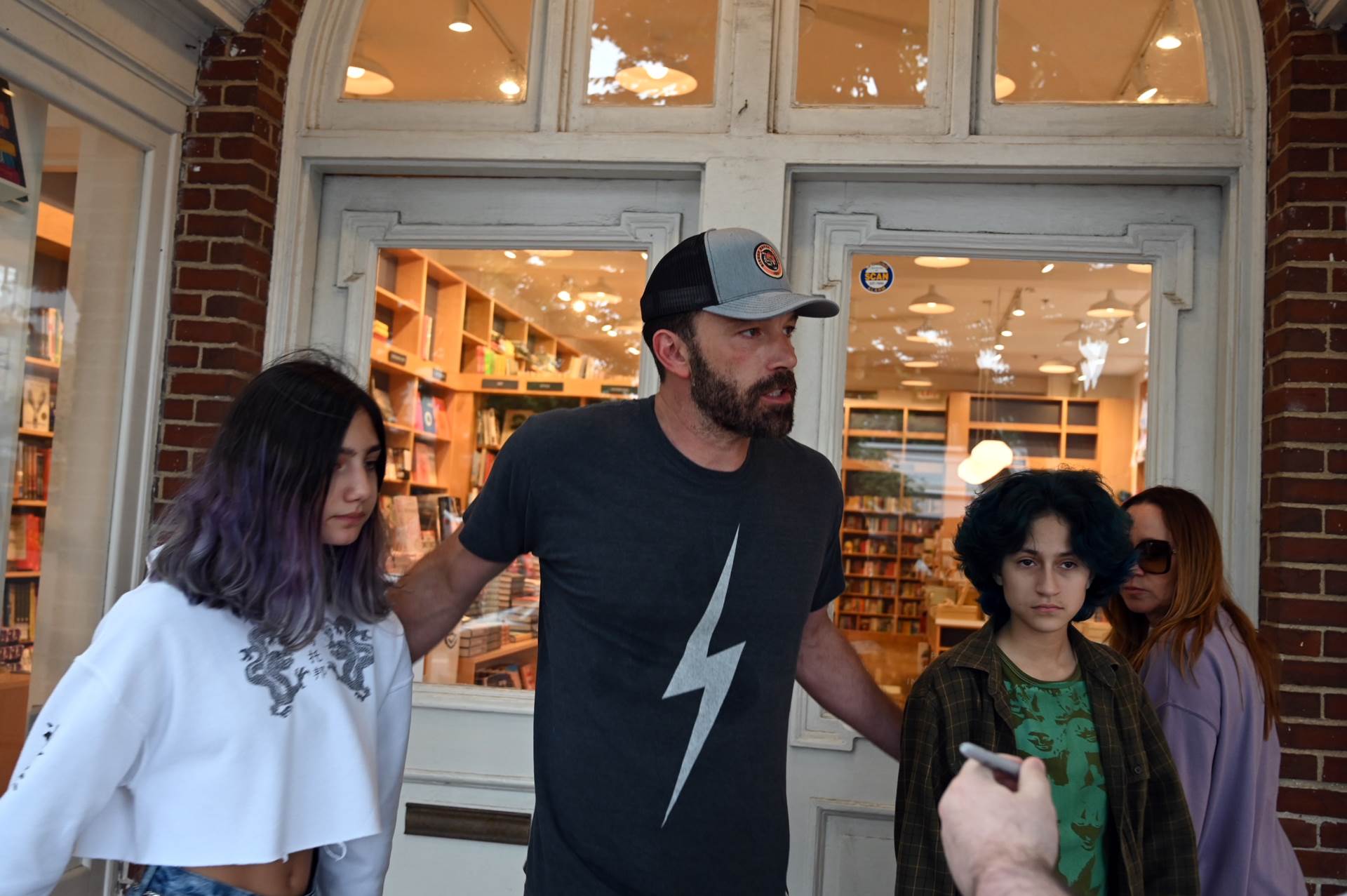 SVE JE JASNO Paparazzi snimili kako se Ben Affleck ponaša prema kćeri J.Lo