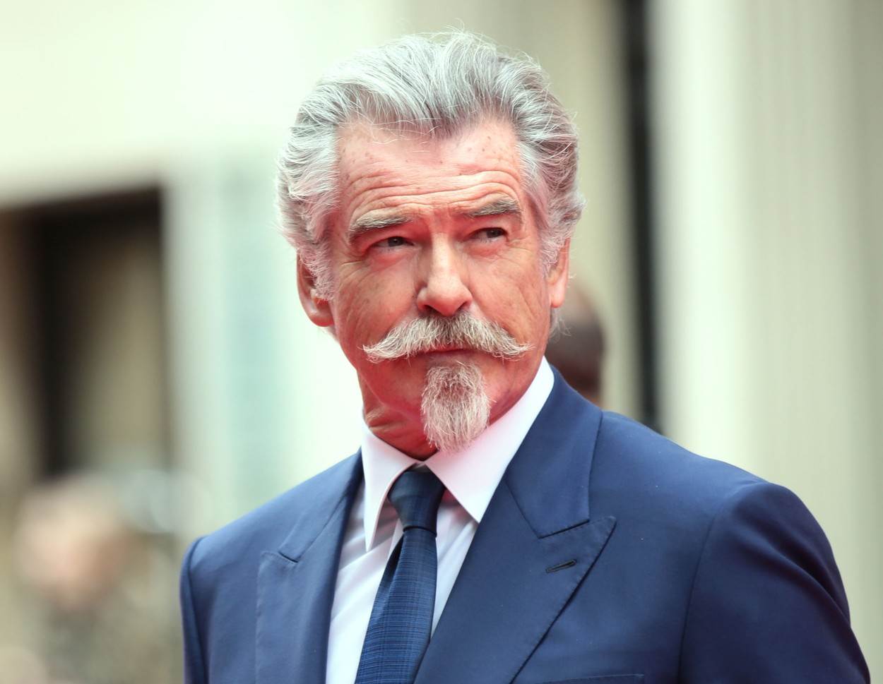 Pierce Brosnan nije ostavio dobar dojam u kafiću