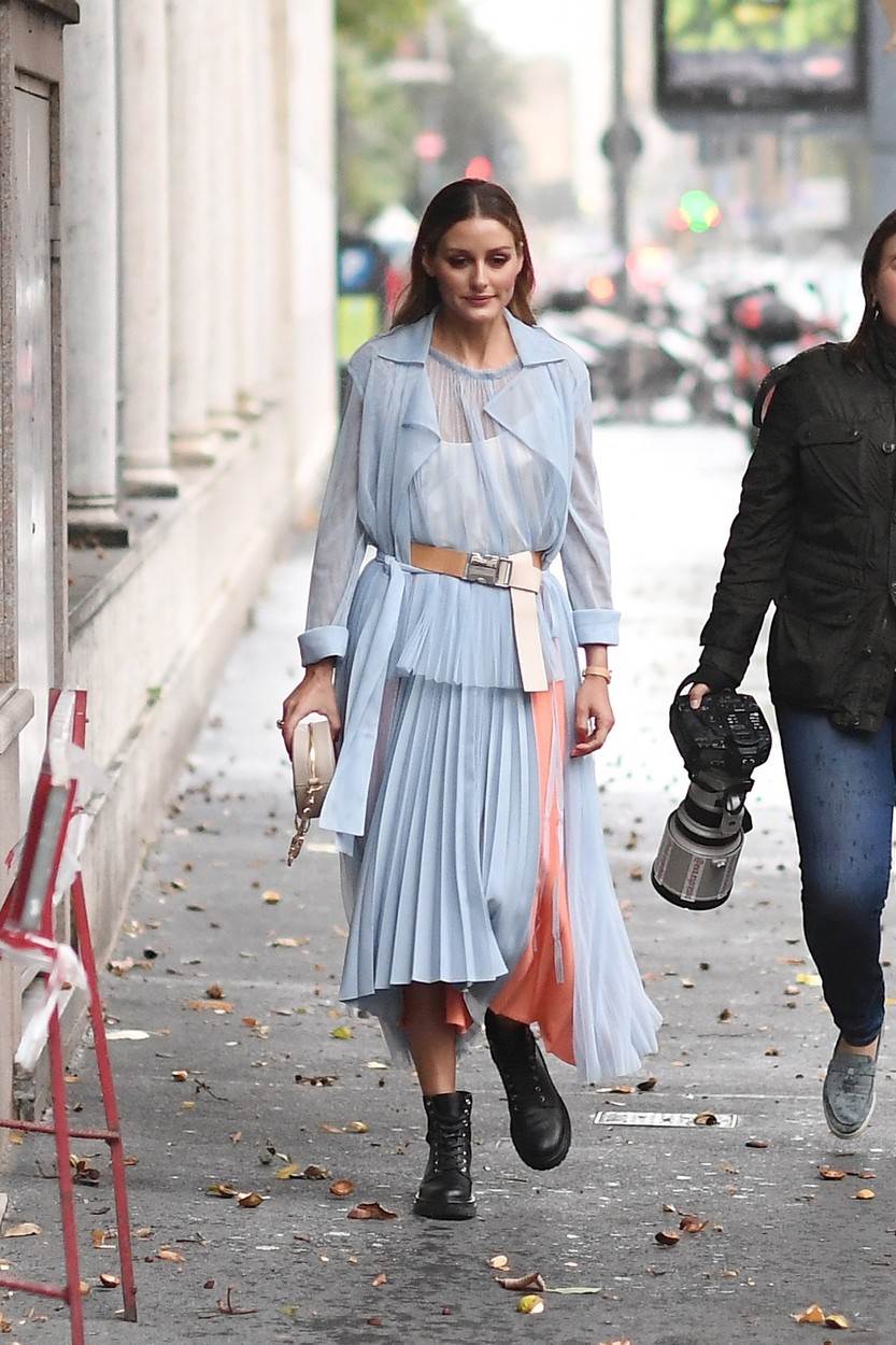 olivia palermo, plisirana suknja