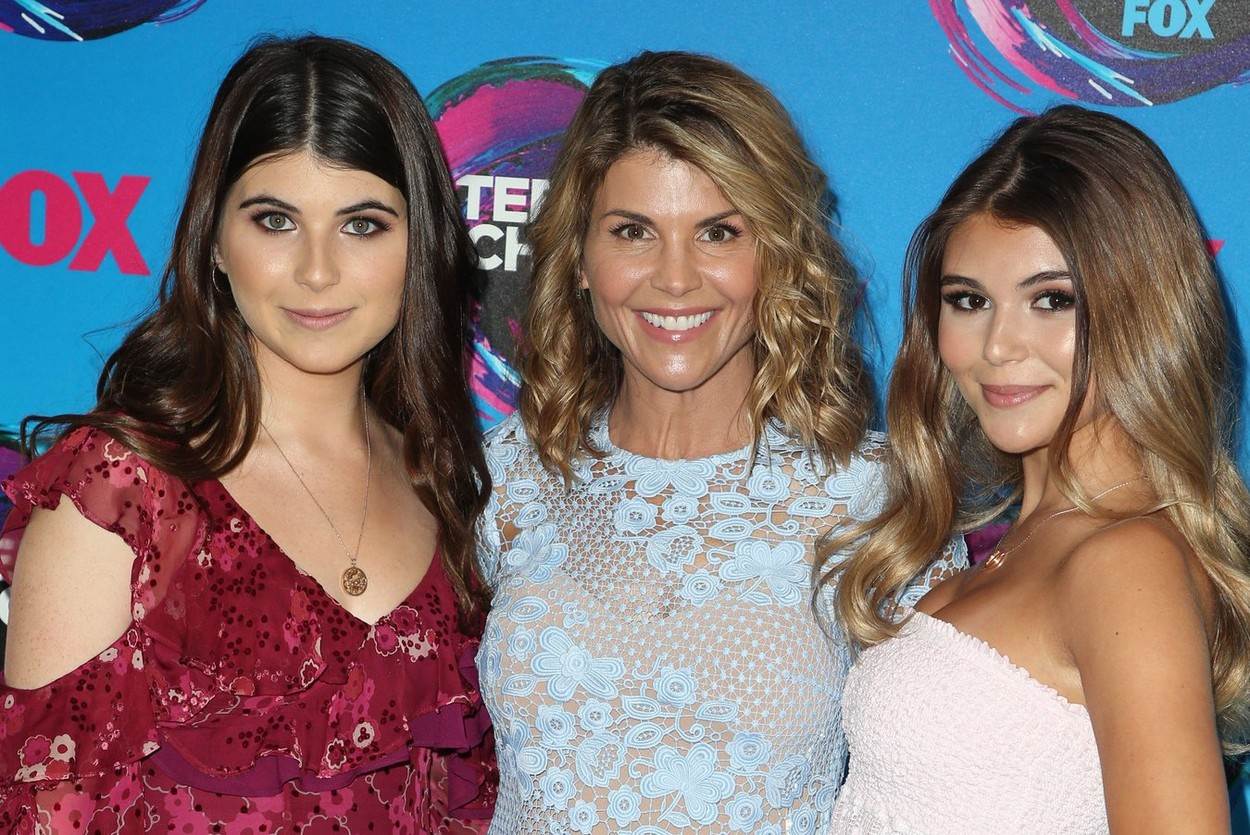 Lori Loughlin plaćala je mito da kćeri upiše na fakultet