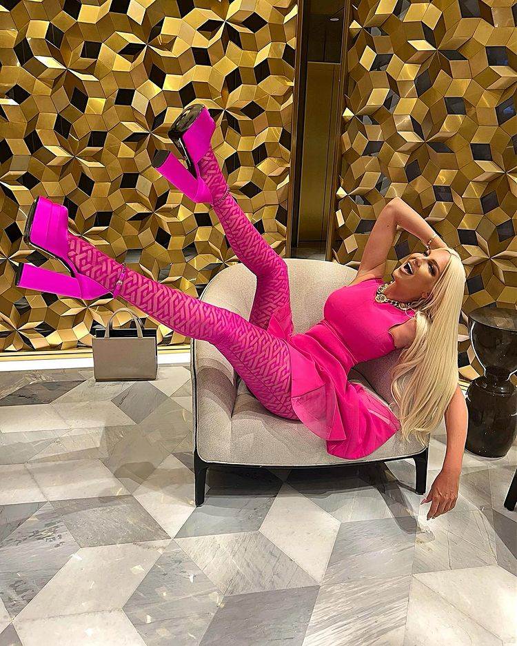 Jelena Karleuša u Versace kompletiću