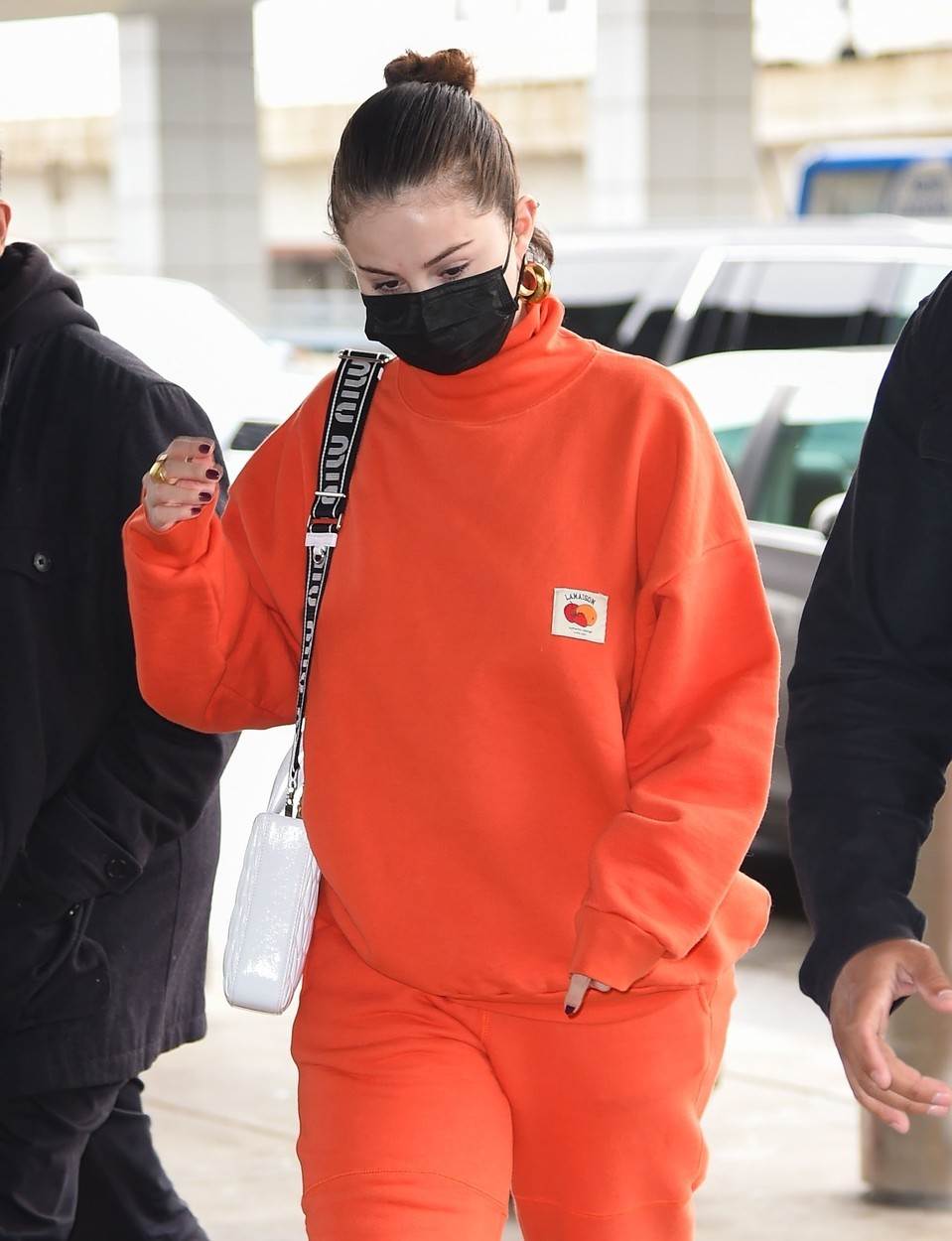Selena Gomez izgleda tužno.