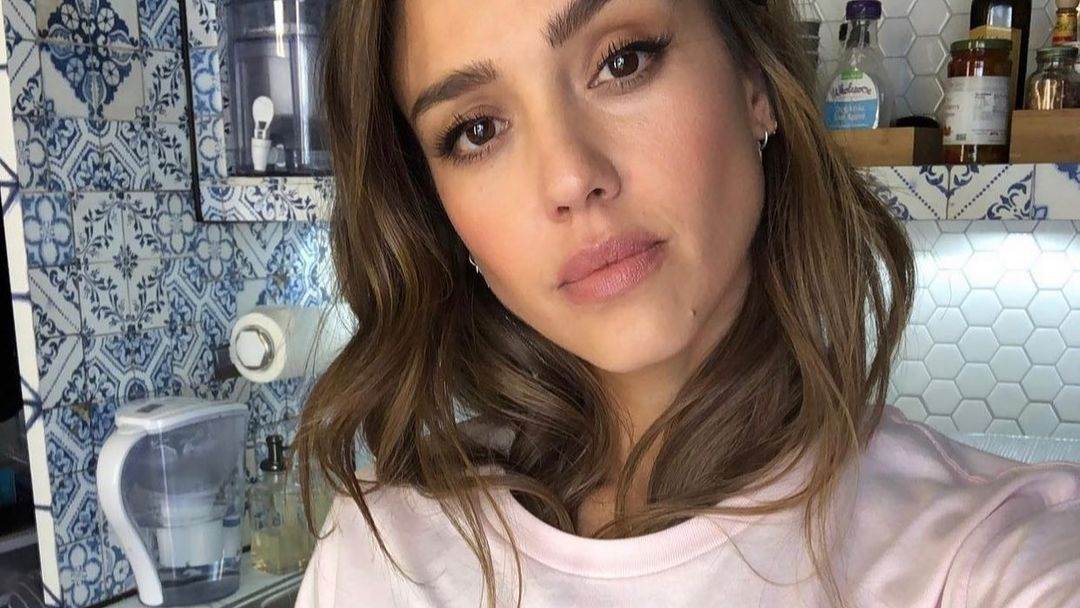 Jessica Alba promijenila je nekoliko različitih frizura kroz godine