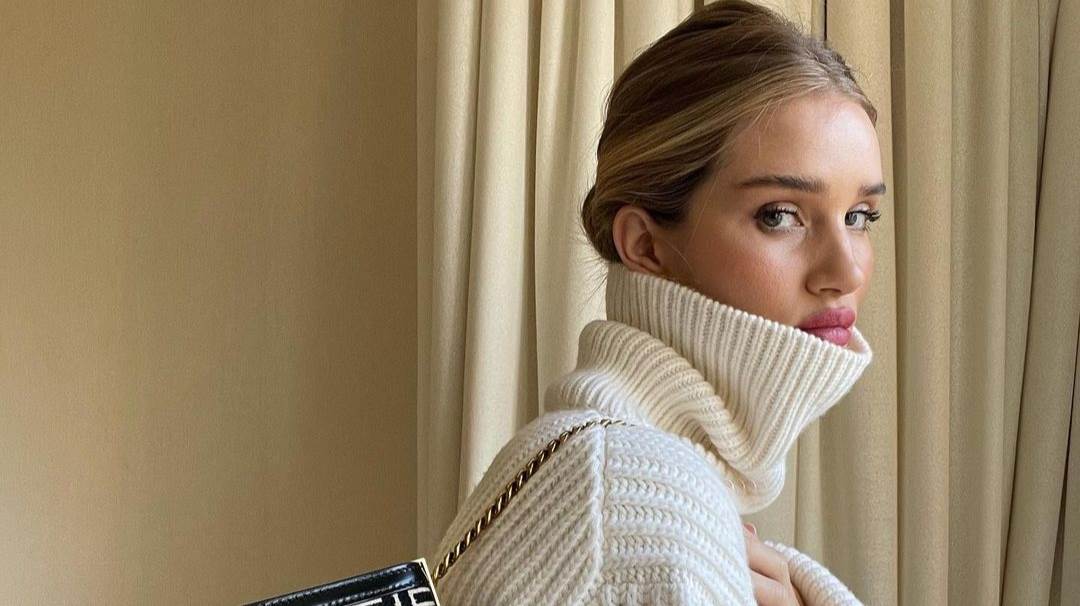 Rosie Huntington Whiteley u džemperu