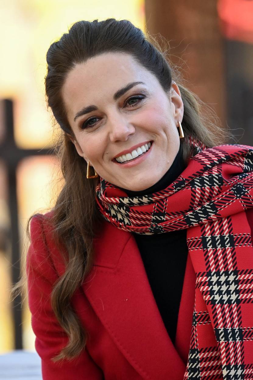 Kate Middleton nosi naušnice Alia Hoops