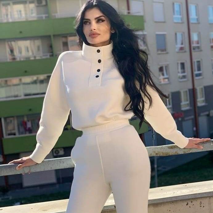 Olgica Markanović pozira