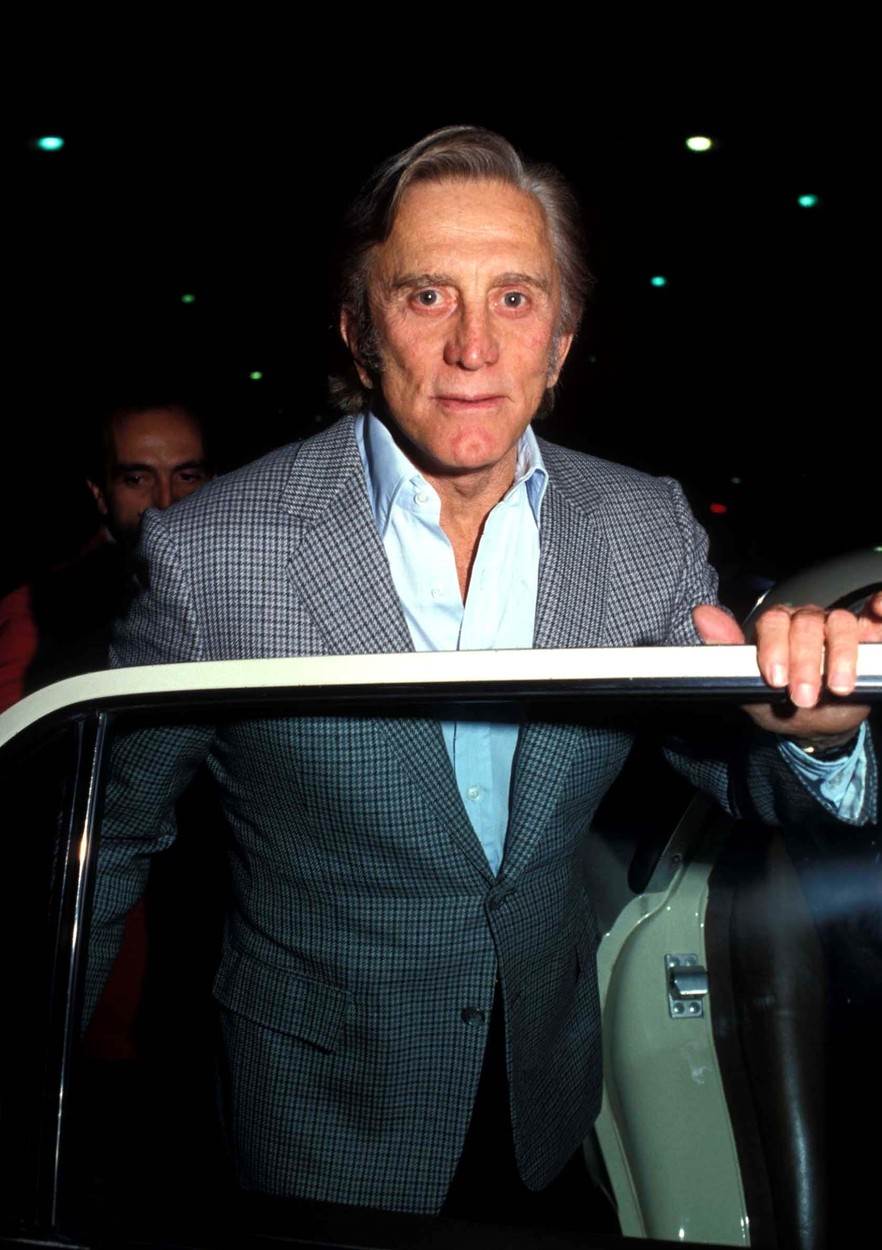 Kirk Douglas je optužen za silovanje Natalie Wood.