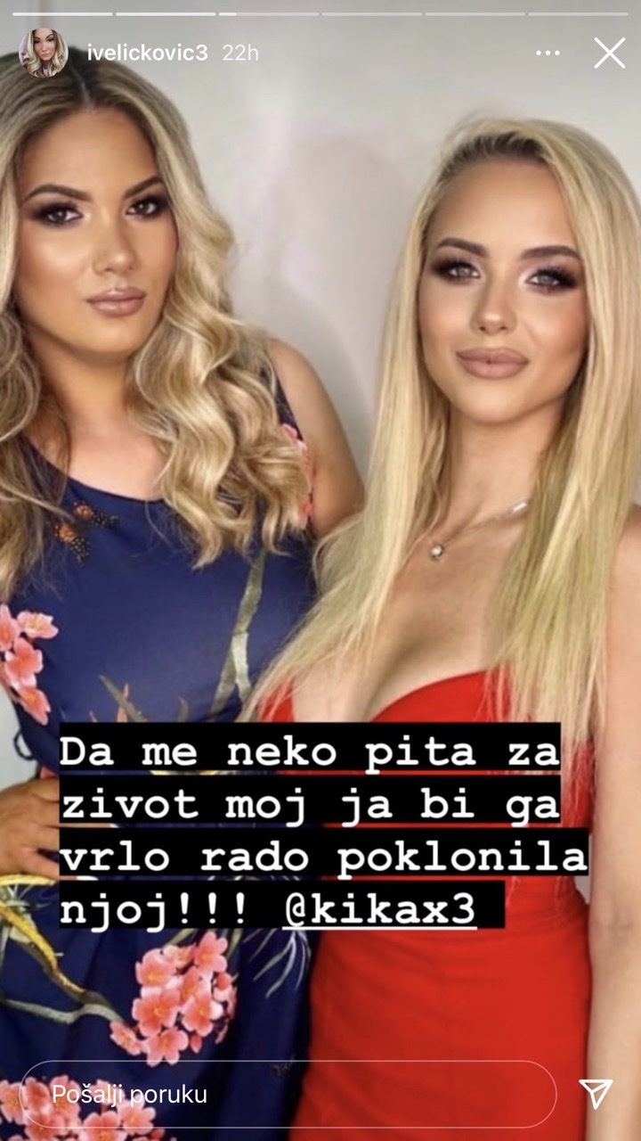 Kika i njezina sestra poziraju