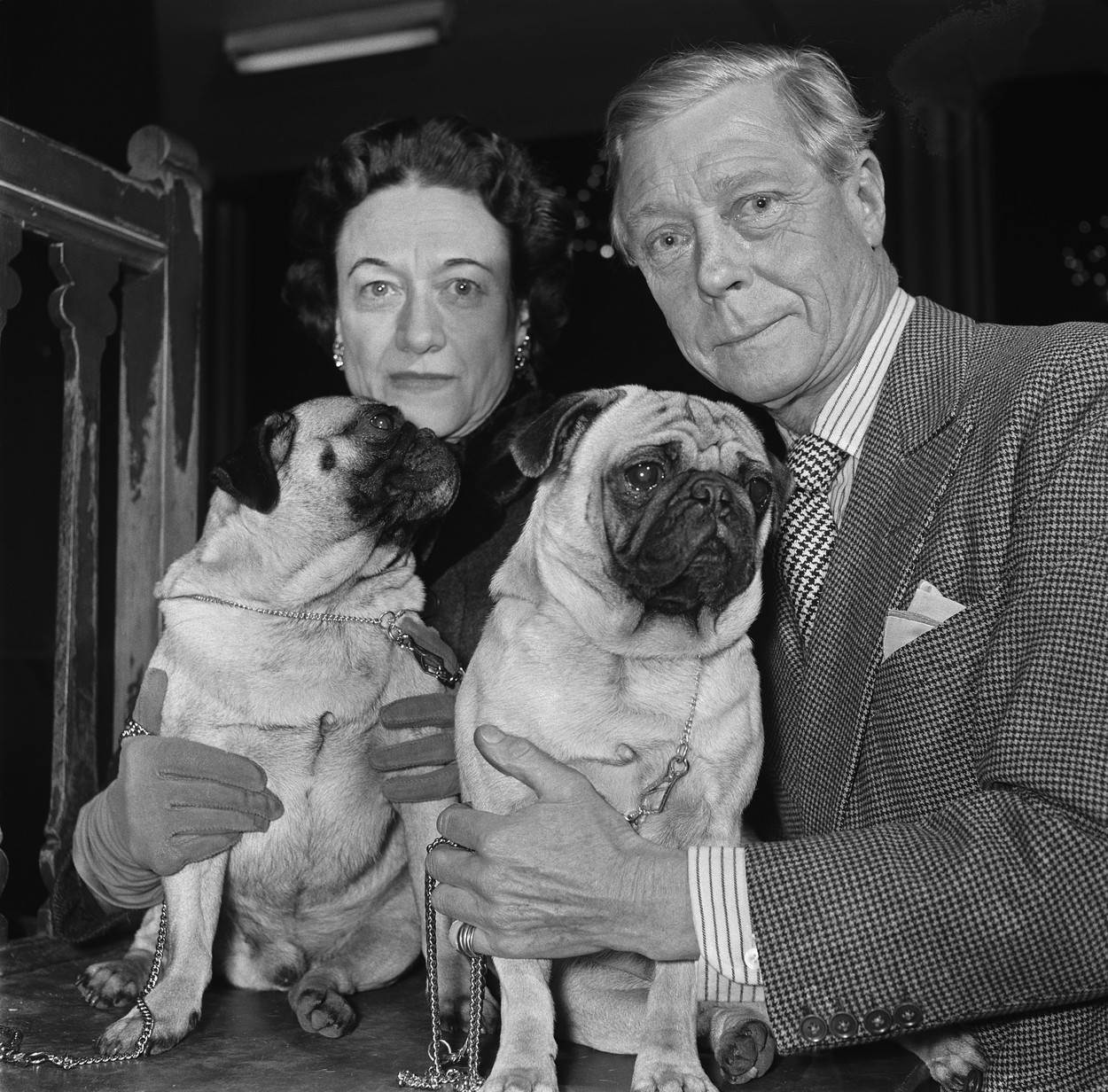 Kralj Edward VIII. je abdicirao 11. prosinca 1936. s prijestolja zbog Wallis Simpson.