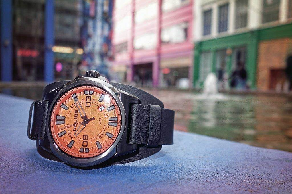 police-predstavlja-nove-modele-satova-za-2015