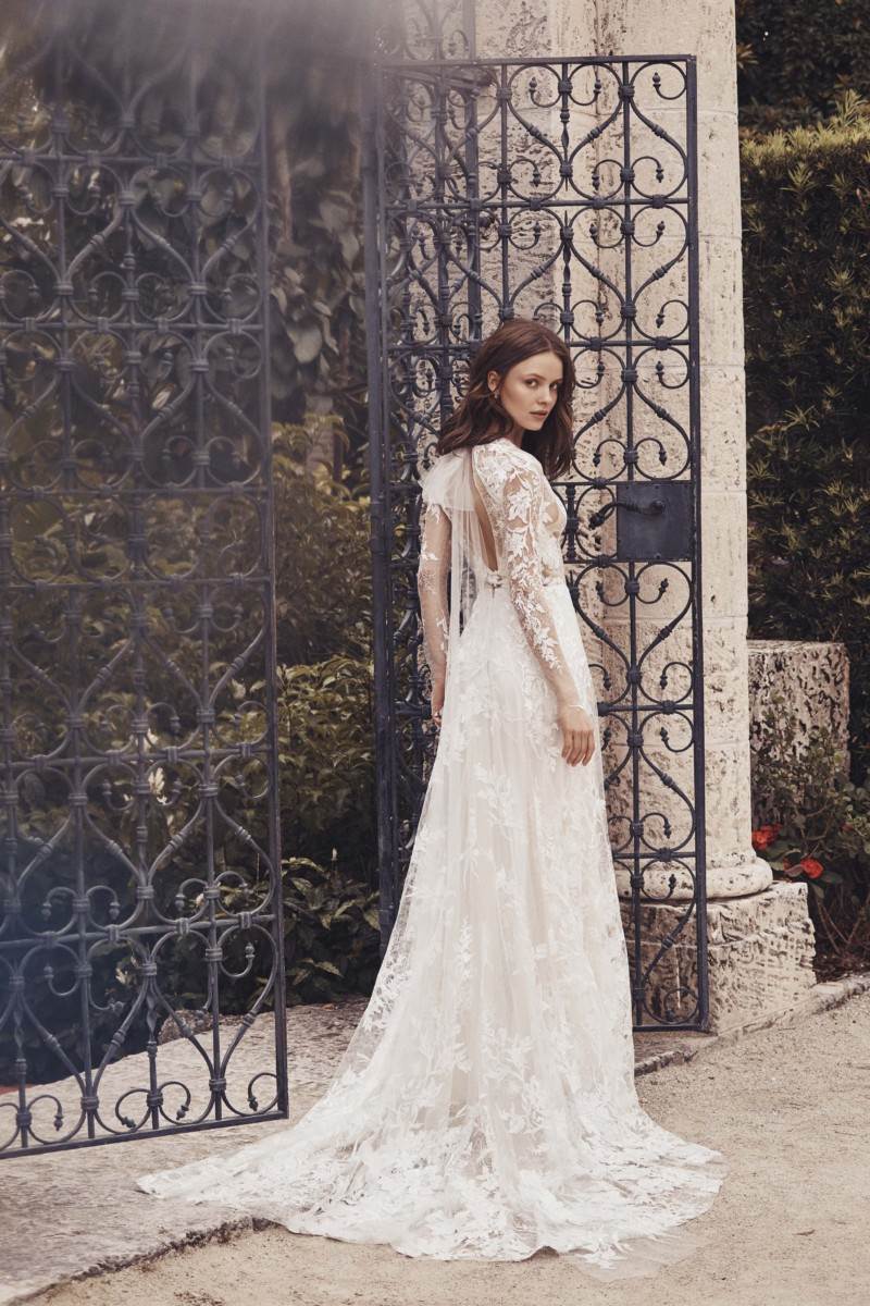 modna-setnja-s-monique-lhuillier