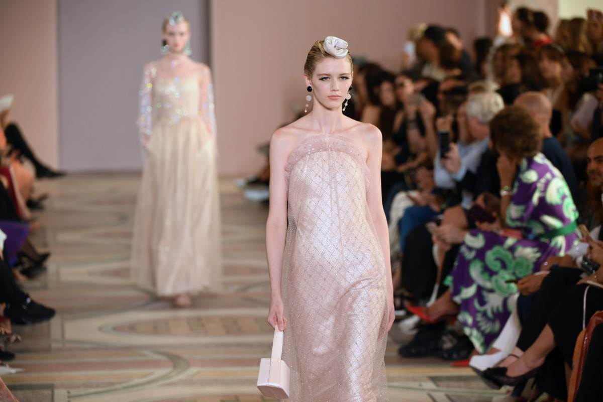 paris-haute-couture-2021-visoka-moda-trendovi-fashion-2021