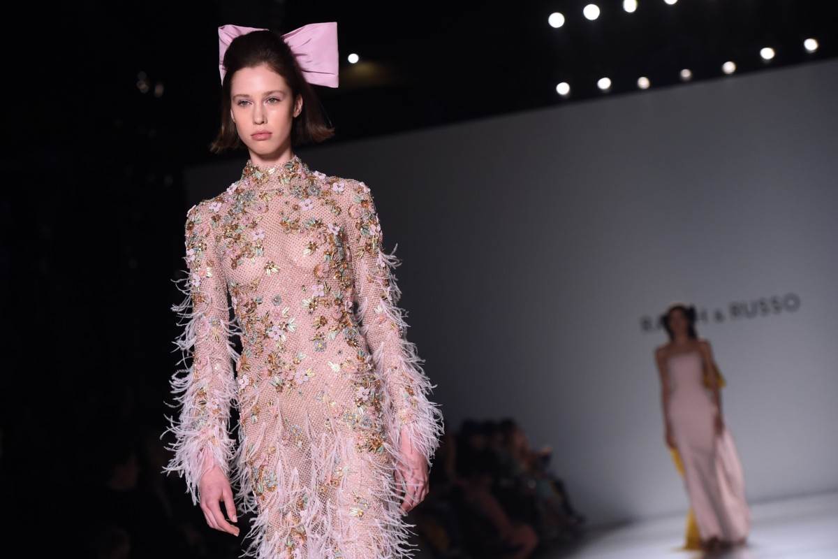 paris-haute-couture-2021-visoka-moda-trendovi-fashion-2021