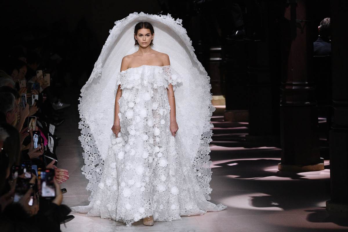 paris-haute-couture-2021-visoka-moda-trendovi-fashion-2021