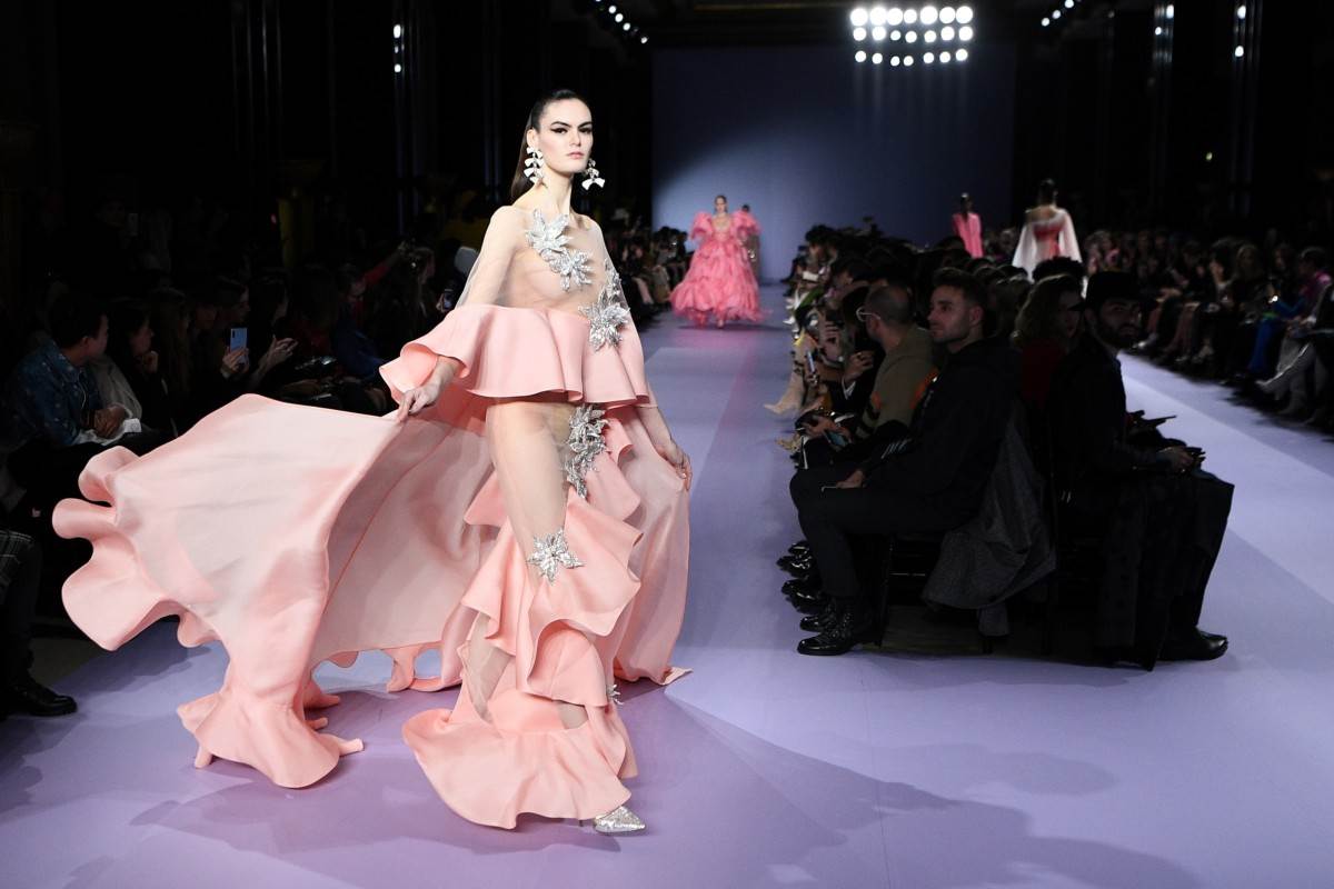 paris-haute-couture-2021-visoka-moda-trendovi-fashion-2021