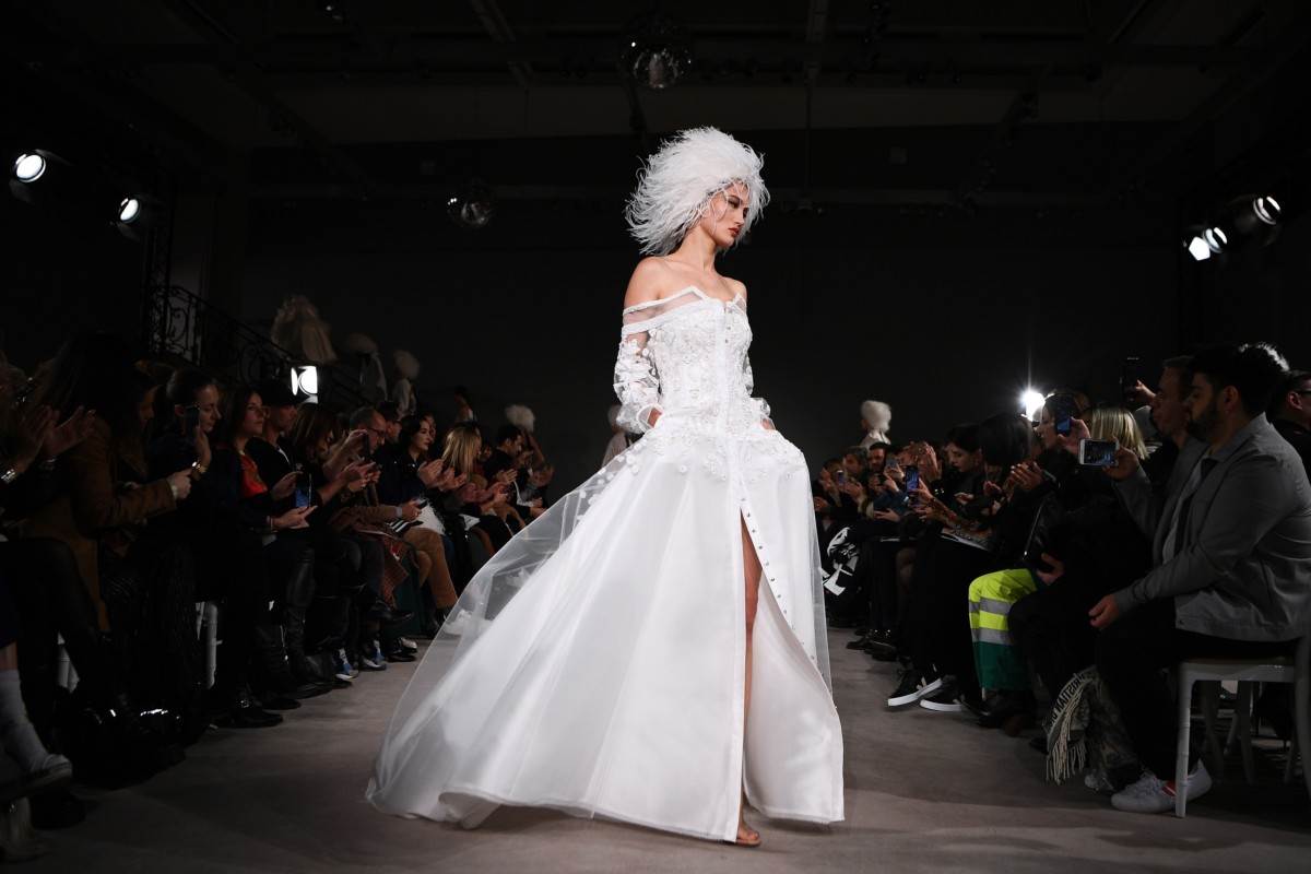 paris-haute-couture-2021-visoka-moda-trendovi-fashion-2021