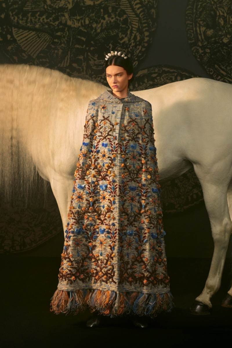 dior-haute-couture-kolekcija-2021-tarot-renesansa