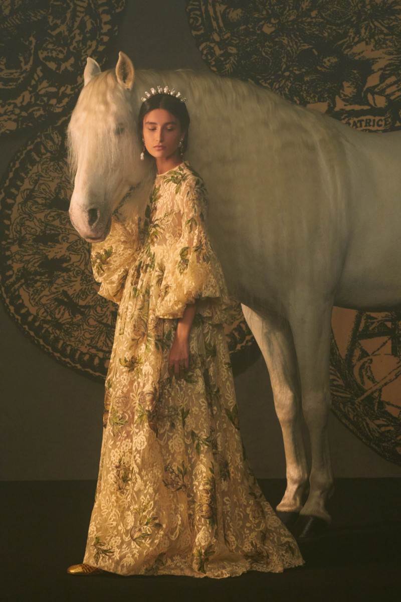 dior-haute-couture-kolekcija-2021-tarot-renesansa