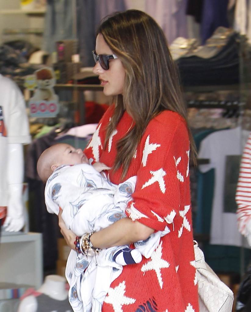 Dvostruka mama Alessandra Ambrosio spremna je za modnu pistu