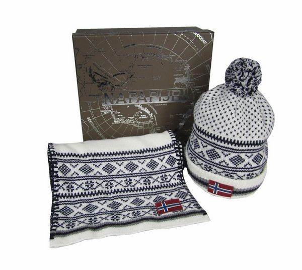 tradicionalni-pokloni-u-modernom-napapijri-ruhu