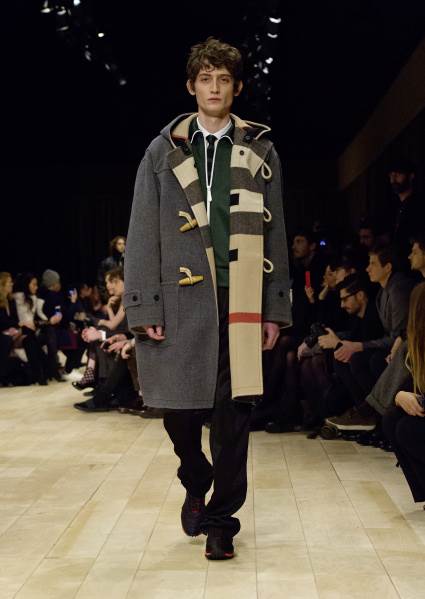 luksuz-sportski-glamur-i-retro-paleta-boja-glavni-aduti-burberry-muske-kolekcije-za-jesen-2016