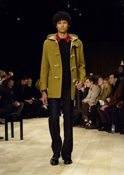 luksuz-sportski-glamur-i-retro-paleta-boja-glavni-aduti-burberry-muske-kolekcije-za-jesen-2016