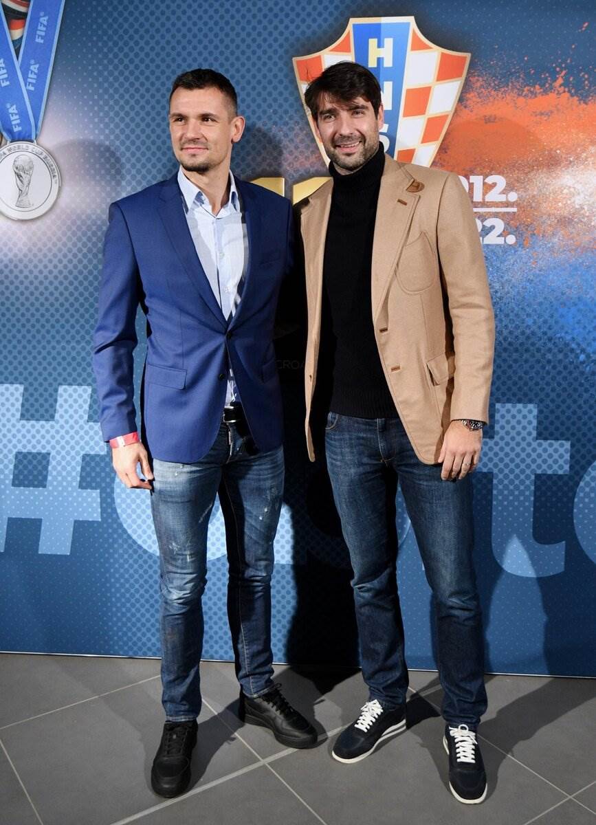 Vedran Ćorluka na premijeri filma nasmiješeno je pozirao s kolegom Dejanom Lovrenom.