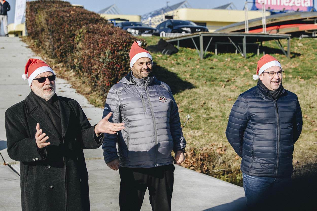 Hrvoje Prćić, glavni urednik National Geographic Hrvatska, Damir Zurub, predsjednik RK Roniti se Mora i izaslanik gradonačelnika g. Filip Ćurko.jpg