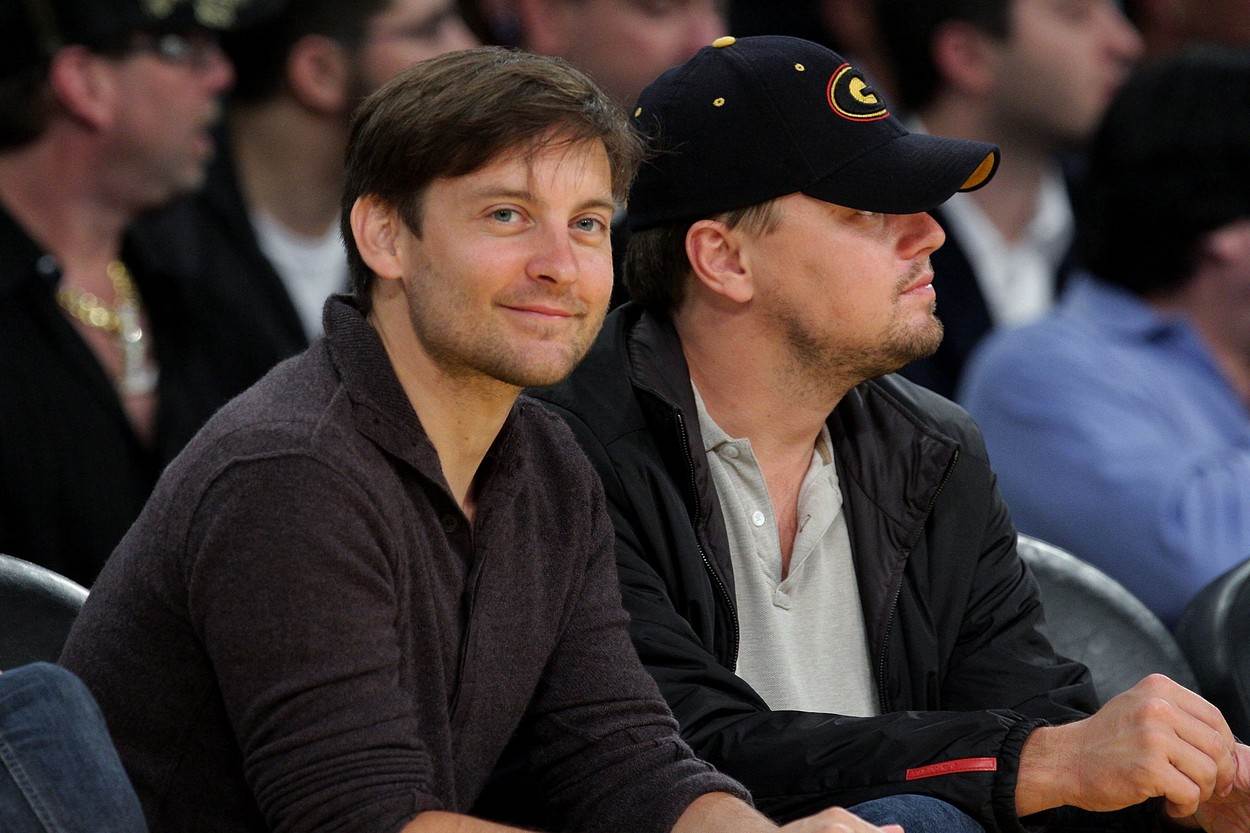 Leonardo Dicaprio i Tobey Maguire na košarkaškoj utakmici