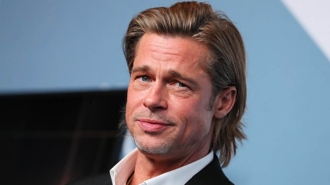 Brad Pitt gleda u kameru