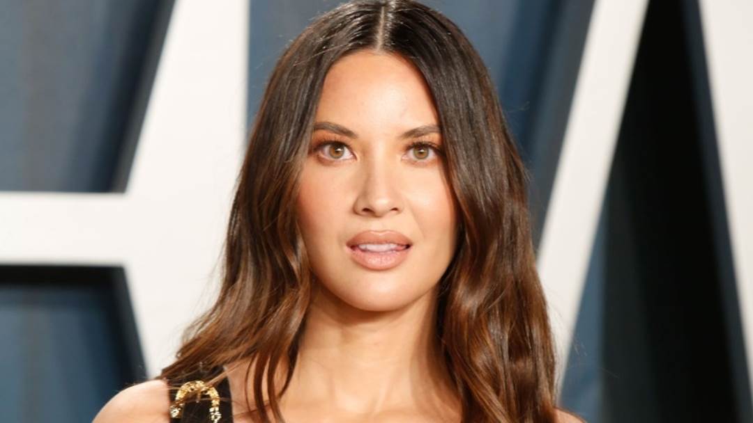 Olivia Munn na crvenom tepihu