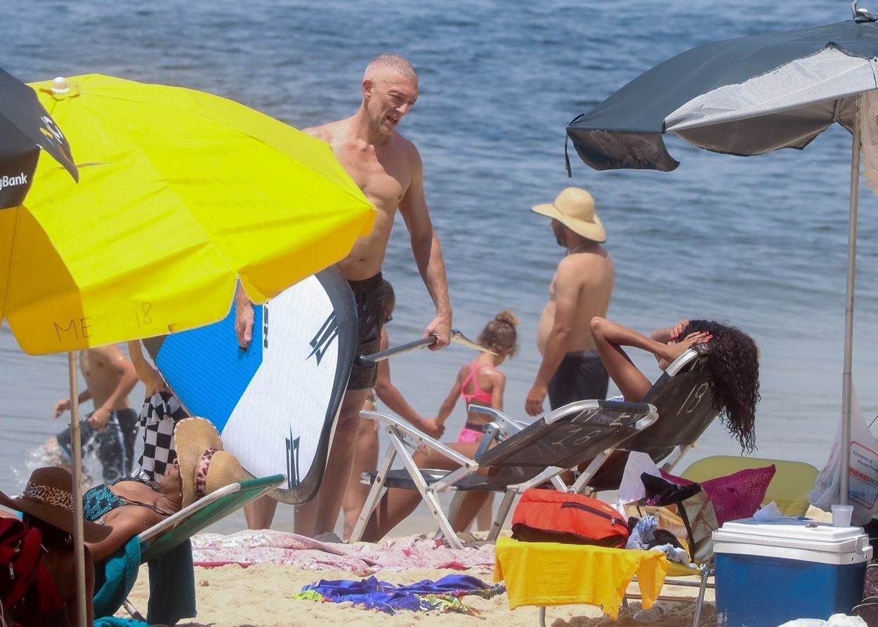 Tina Kunakey i Vincent Cassel zajedno na plaži