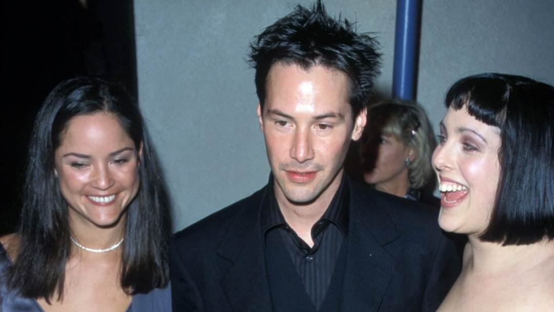 Keanu Reeves sa sestrama na crvenom tepihu