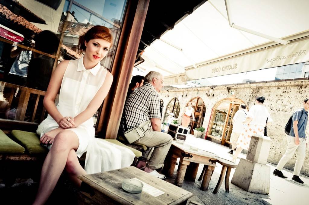 Sarajevska avantura Doris Pinčić, Ornele Vištice i Jagode Kumrić 