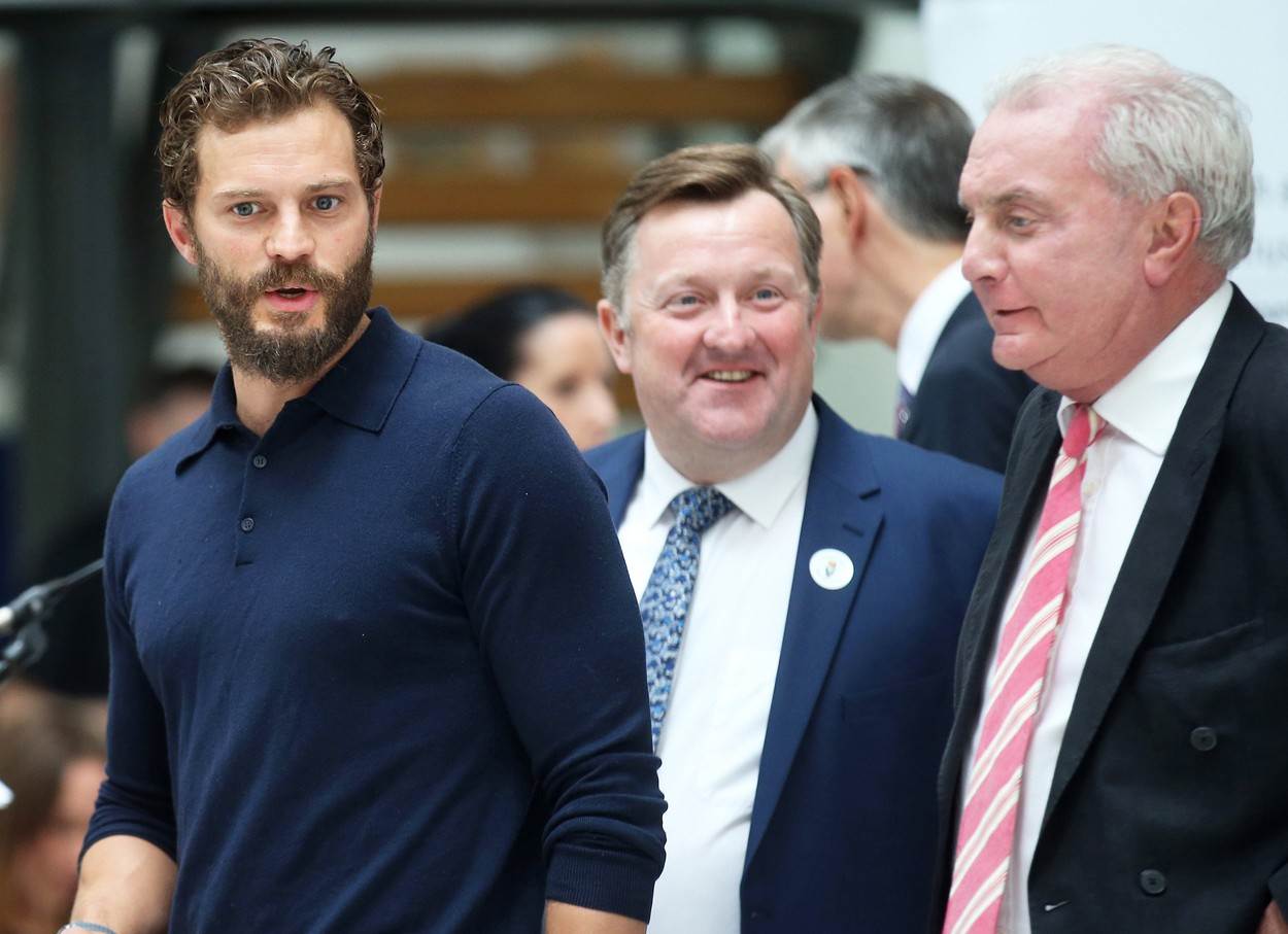 Jamie Dornan je proživljavao teške trenutke kada mu je 2021. preminuo otac Jim, a on je bio zatočen u Australiji.