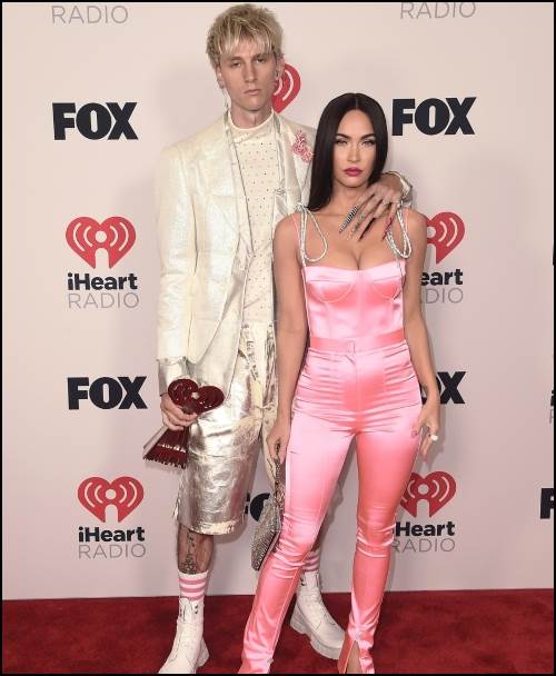 Machine Gun Kelly i Megan Fox prepoznatljivi su po osebujnom stilu na crvenom tepihu.