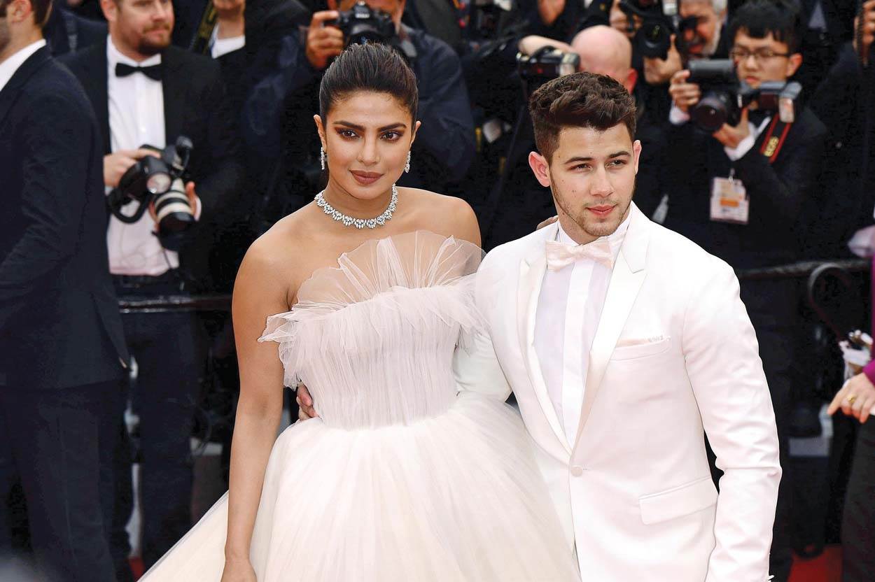 Nick Jonas i Priyanka Chopra objavili na društvenim mrežamma vijest o roditeljstvu