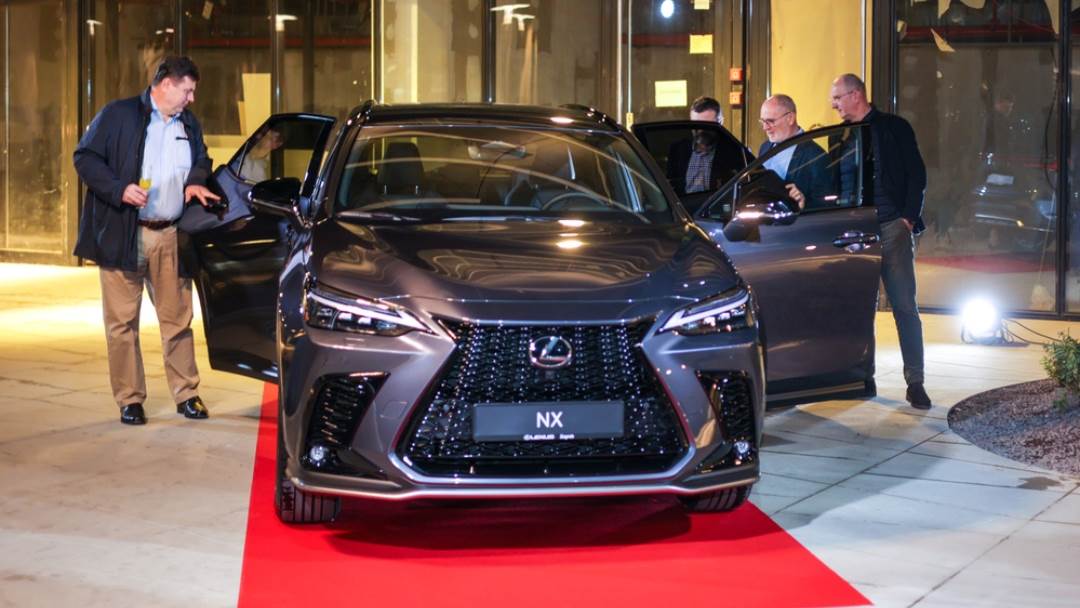 lexus (2).jpg
