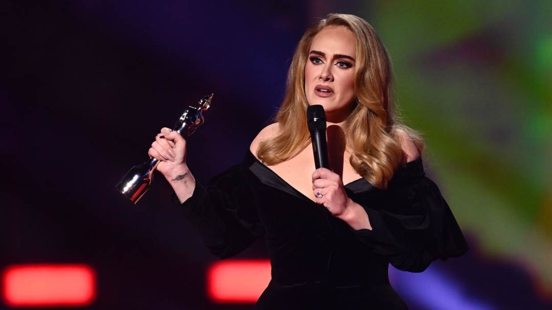 Adele u gay klubu plesala oko šipke